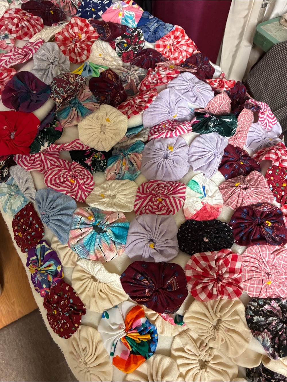 Handcrafted Floral Yo-Yo Patchwork Throw Blanket in Multicolor - Unbranded